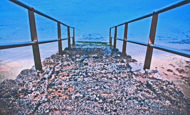 escalera al mar web